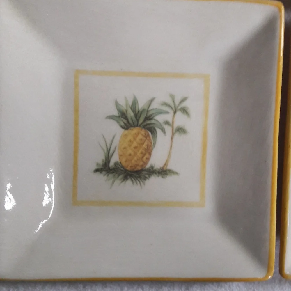 Williams Sonoma Plates-Set of 4